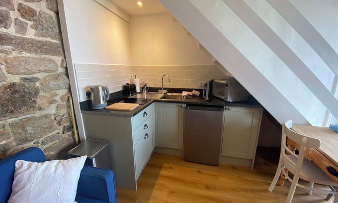 Newlyn Cabaña | Breathtaking sea views, parking, beaches... your ideal home away from home.