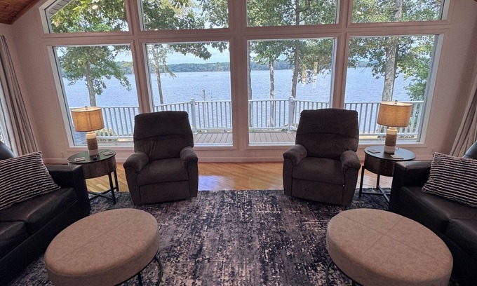 Hardin Casa | Breathtaking single story 2-bedroom 2-bathroom Kentucky Lake home!