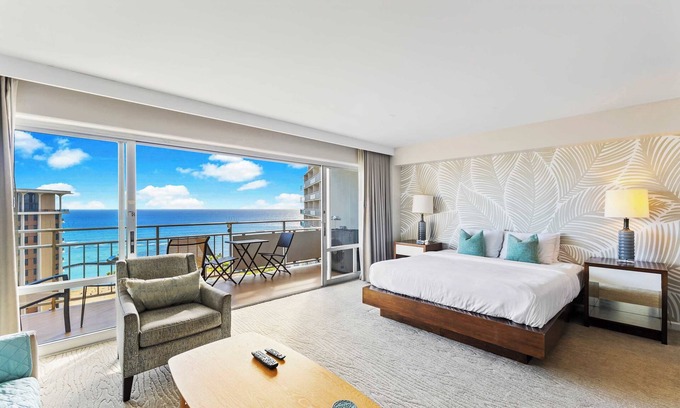Ala Moana Apartamento | Breathtaking Studio Ocean Views! Pool! Beach!