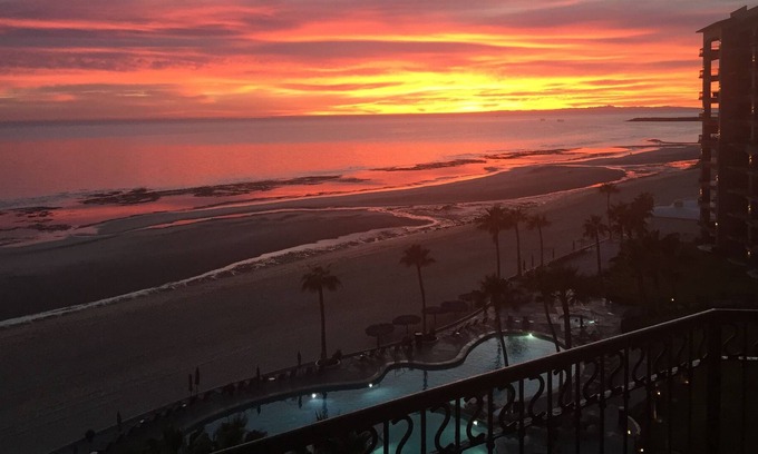 Brisas del Golfo Condominio | Impresionantes puestas de sol a pocos pasos de la arena y el mar en la hermosa playa de arena