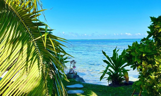 Paea Casa | Breathtaking Sunsets: Cozy Bungalow on the Lagoon, private getaway