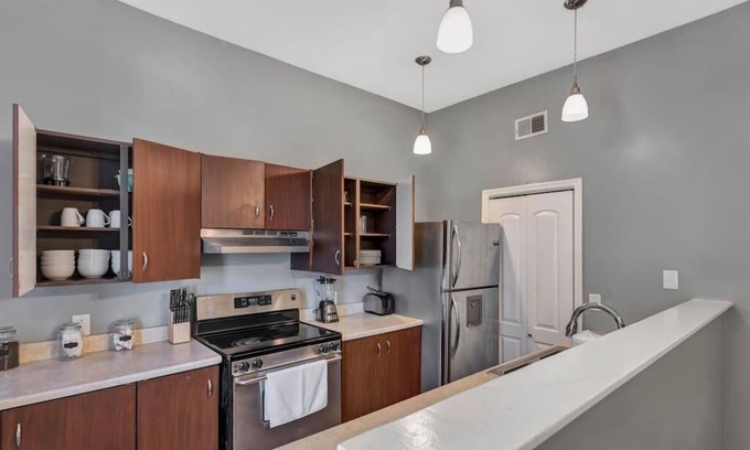 Shaw Casa | Breathtaking Unit in Shaw - 4 Queen beds 1W