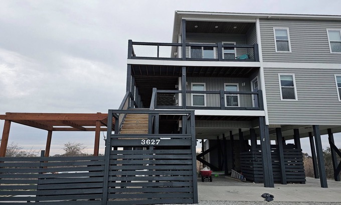 North Topsail Beach Casa | Impresionante hogar: Wifi, kayaks y más!