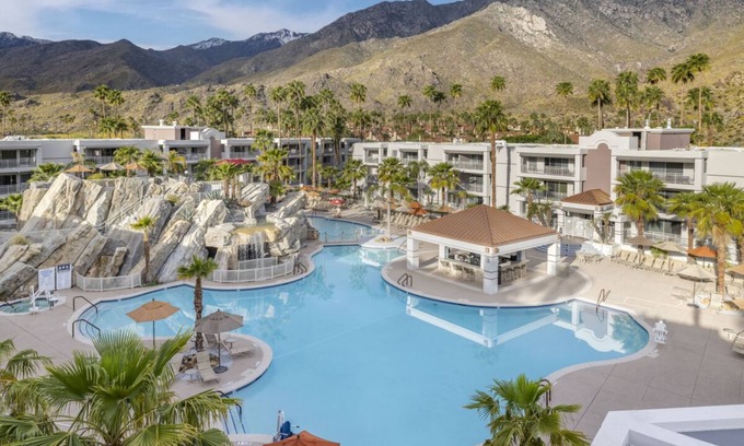 Canyon Corridor Complejo | Breathtaking View Condo, Central Location, Close to Living Desert Zoo