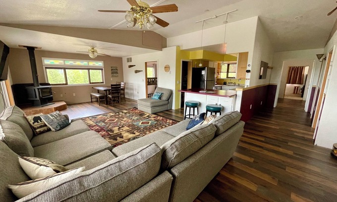 Harding-Birch Lakes Casa | Breathtaking Views of the Lake, Sunset, & Northern Lights w/ Zero Cleaning Fees!