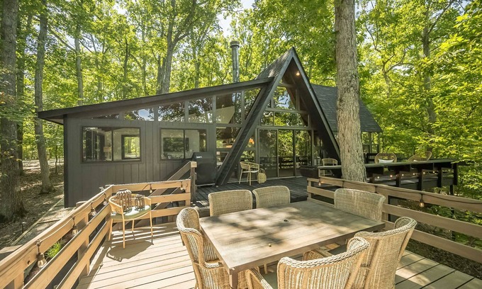 Innsbrook Chalet De Esquí | Breathtaking Views + Private Beach