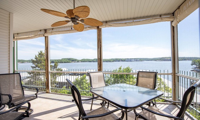Lakeland Condominio | Breathtaking Views - Two Pools - Enclosed Balcony