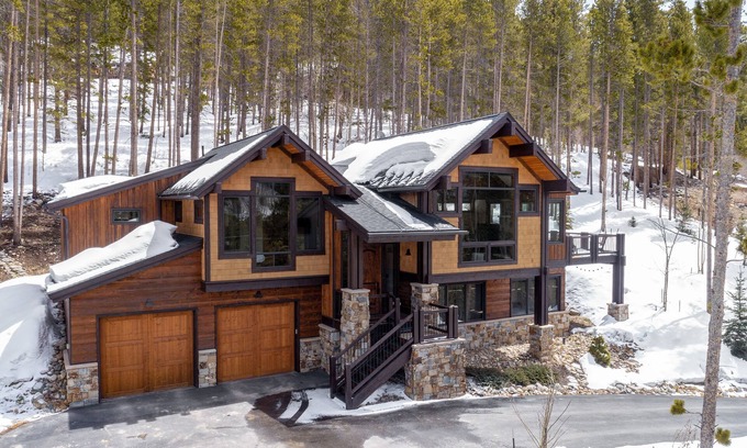 Blue River Casa | Breathtaking Views in Secluded Luxury Cabin in Breckenridge