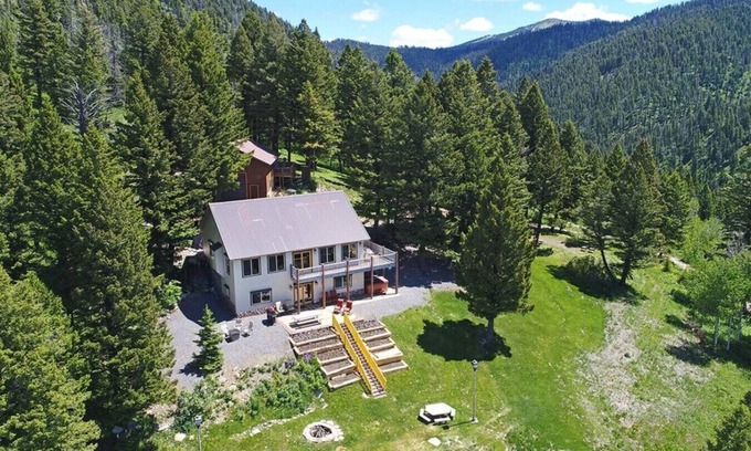 Island Park Casa | Breathtaking Views Close to Yellowstone