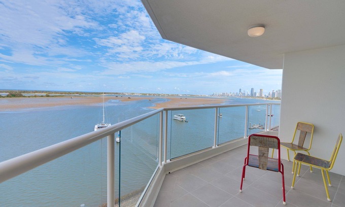 Labrador Apartamento | Breathtaking Waterviews Deluxe 2 Bedroom Apartment