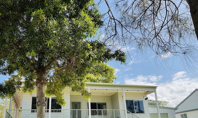Buff Point Casa | Breathtakingly Charming Cottage With Water Views
