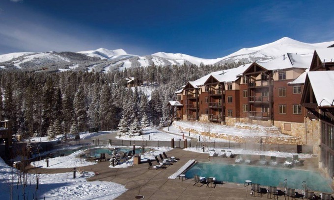 Four O'Clock Complejo | Breckenridge, CO Estación de esquí con piscinas cubiertas y al aire libre y bañeras de hidromasaje