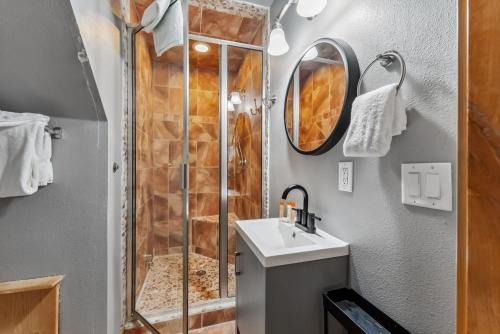 Breckenridge Casa | Breckenridge Escape with Private Hot Tub & Deck