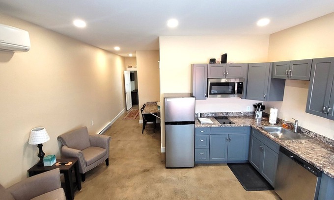 Grove City Apartamento | Breckenridge Suites #6 - Cozy 1-Bedroom Suite with Fully Equipped Kitchen