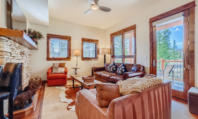 Four O'Clock Condominio | Breckenridge villa next to the Snowflake lift with shared hot tub & pool