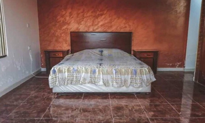 Jerash Otro | Breeze House