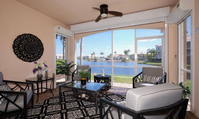 Tropical Cove Condominio | Breeze On In to our 1st floor condo in Lexington Country Club, Ft Myers.
