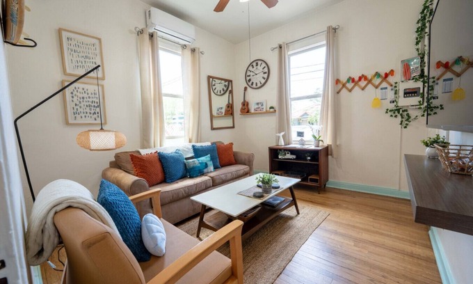 Downtown Tucson Apartamento | Breezy 1BR Retreat – Walk to UofA & Spring Fun!