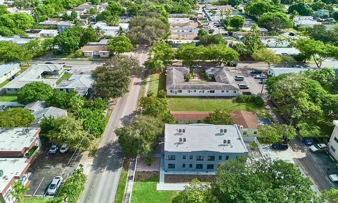 Parkside Apartamento | Breezy Beaches, Florida vacation getaway w/ KING BED