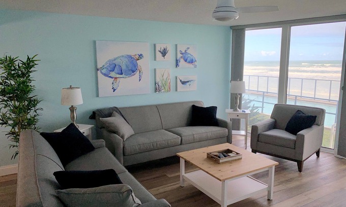 Daytona Beach Shores Condominio | Blue Turtle Bungalow - Breezy Beachfront Condo - Ocean Front - First-Floor