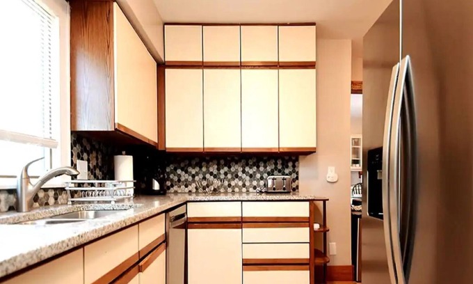 Aksarben - Elmwood Park Casa | Breezy Blue House 3 minute walk to Foods and Fun.