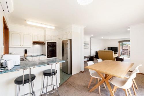 Malua Bay Casa | Breezy Bungalow at Malua