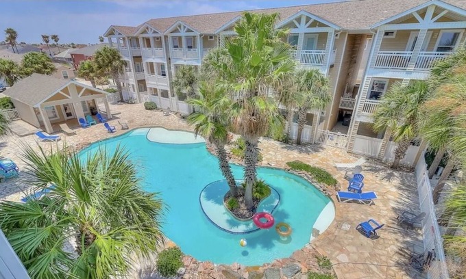 Corpus Christi Casa | Breezy Coastal Luxury 0.2 mi to beach