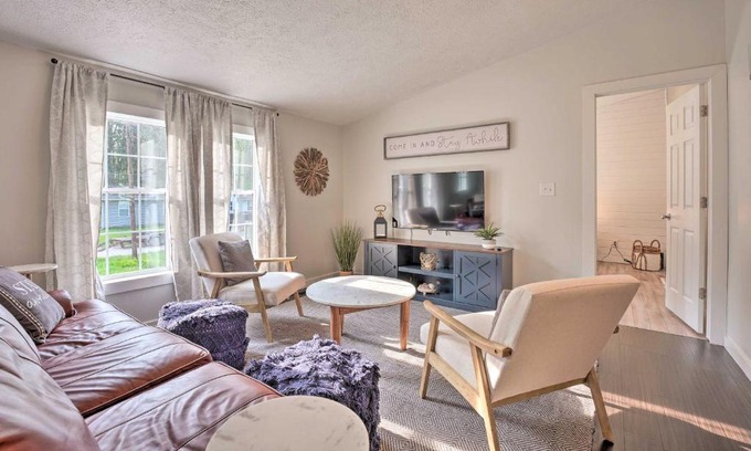 Lake Michigan Beach Casa | Breezy Coloma Getaway with Grill - 1 Mi to Beaches!