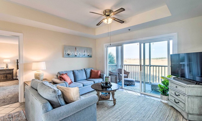 Darien Condominio | Breezy Darien Condo w/ Tranquil Marsh Views!
