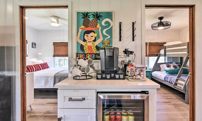 Surfside Beach Cabaña | Breezy Surfside Beach Home w/ Deck: Walk to Beach