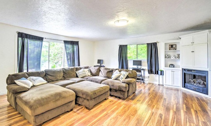 Bremerton Casa | Bremerton Home 2 Mi to Bremerton Boardwalk!