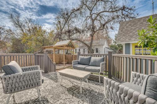 Brenham Casa | Brenham Rental with Deck and Yard Less Than 1 Mi to Downtown!