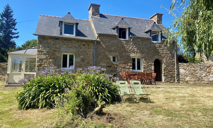 Lanmodez Casa | Breton family farmhouse 3 to 5 minutes from the sea on foot