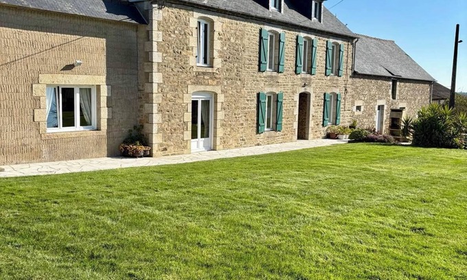 Tredaniel Casa | Breton farmhouse with garden