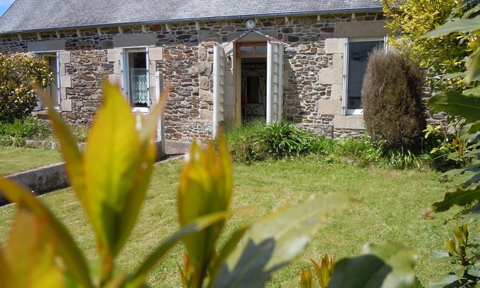 Pleumeur-Gautier Casa | Breton longère kergall