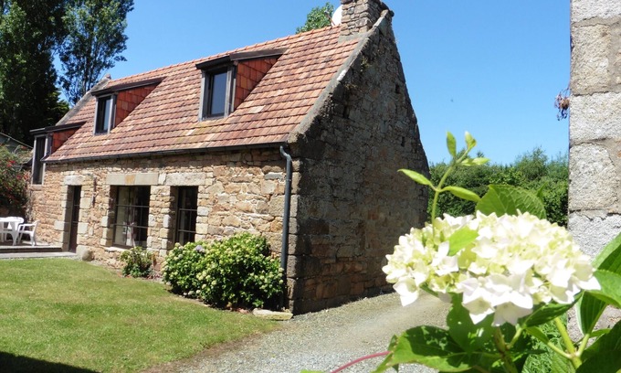 Tregastel Casa | Breton casa de piedra en Trégastel en la Costa de Granito Rosa