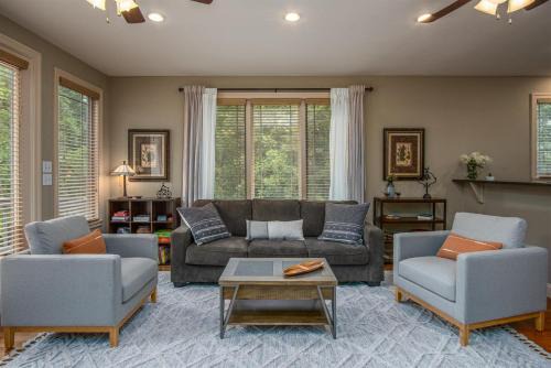 Brevard Casa | Brevard Basecamp