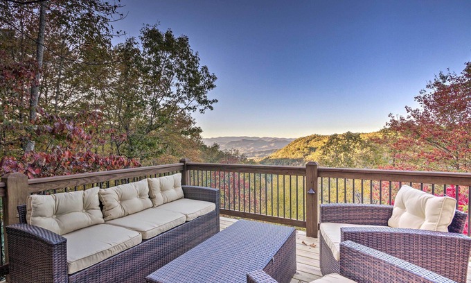 Brevard Casa | Brevard Chalet w / impresionante Blue Ridge Mtn. ¡Puntos de vista!