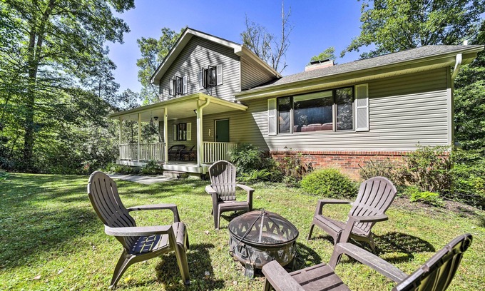 Brevard Casa | Brevard Retreat ~ 3 Mi to Downtown!