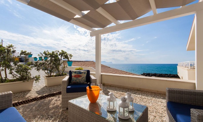 Trappeto Casa | Brezza Marina es la segunda unidad de una villa independiente en la playa