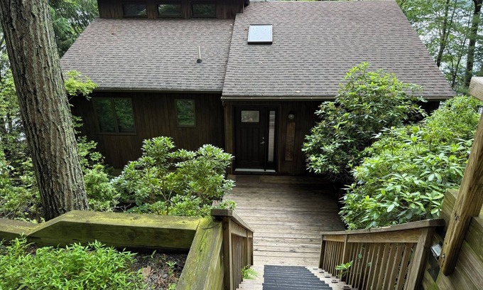 Lakeville Chalet De Esquí | Lago Wallenpaupack orillas del lago casa de 4 dormitorios con vistas impresionantes
