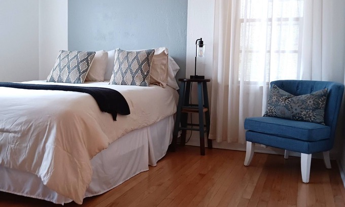 Eustis Casa | Briarcliff Cottage · Cozy 1950s Home Near Downtown
