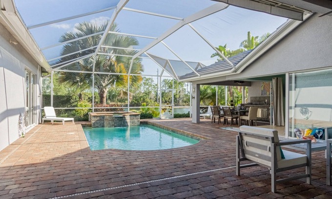 Central Naples Casa | Briarwood home w/ heated pool/spa-outdoor kitchen-retractable awning-private lake view