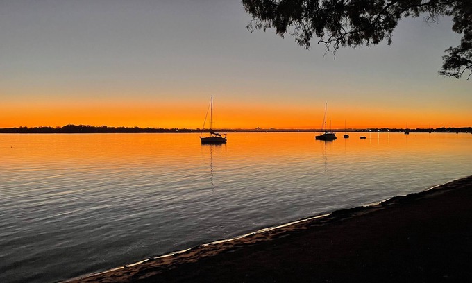 Bellara Casa | Bribie Island Beachside Luxury Holiday House w/ Games Room, Pool Table, Aircon