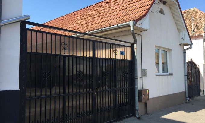 Cristian Apartamento | BRICK AIRPORT