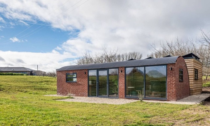 Cropthorne Casa | Brick Barn - Luxury Barn Conversion by River Avon