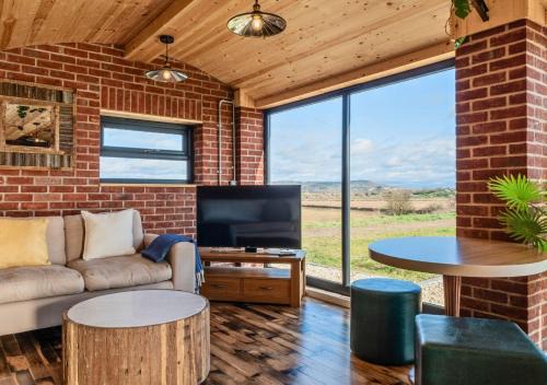 Cropthorne Casa | Brick Barn - Luxury Barn Conversion by River Avon