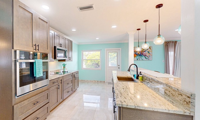Davis Islands Casa | Brick beauty with private yard, BBQ, patio, AC, & W/D
