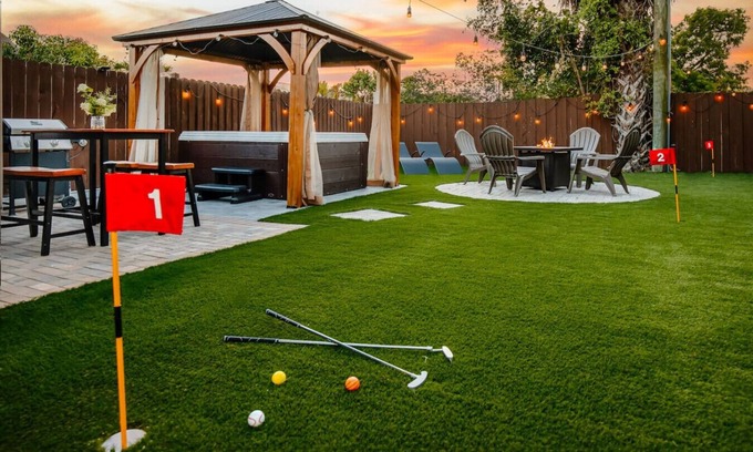 Central Naples Casa | Brick Enclave with Mini Golf & SPA, 5mins to beach