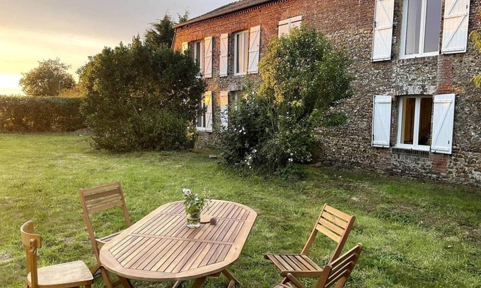 Notre-Dame-du-Hamel Casa | Brick house - calm, nature, comfort